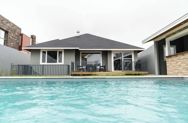 Casa de Férias Confortável com Piscina e Churrasqueira, a 5 min da Praia