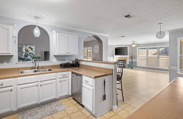 Spacious family friendly 4-bedroom house in Wonderful Olive Branch with AC, WiFi
