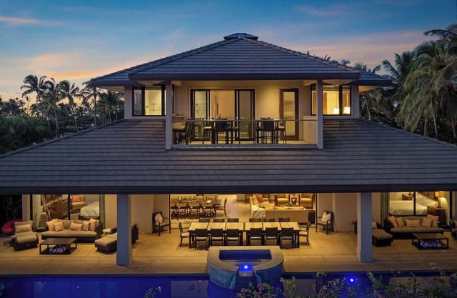 Luxury Hawaii Waterfront Villa with Pool, Hot Tub, & Gym