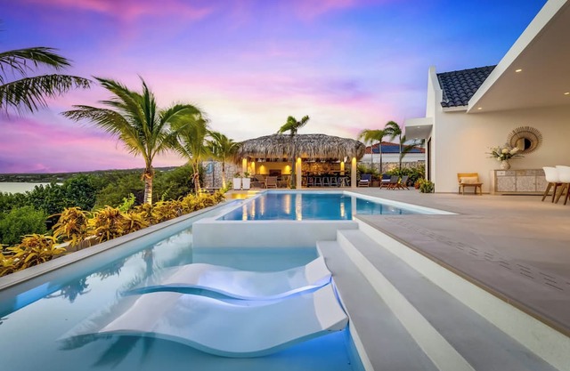 MOST LUXURY VILLA ON BONAIRE NOW AVAILABLE FOR RENT! WITH YOUR OWN DIVEREEF