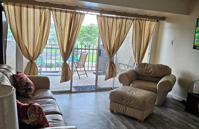 Home Away From Home , Cozy condo with AC and WiFi in lovely Colorado Springs,