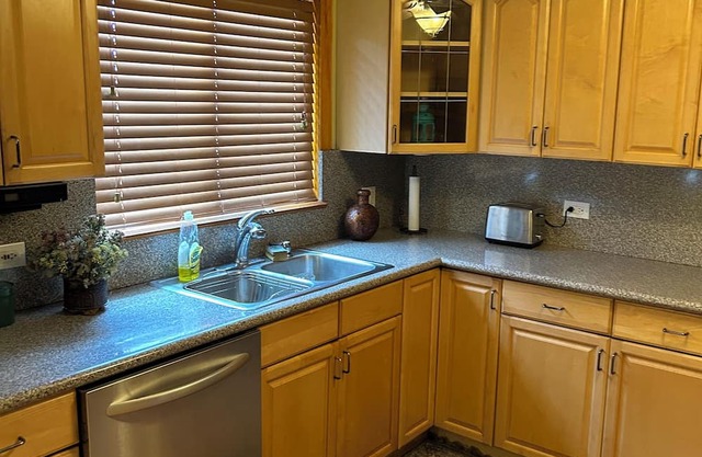 Spacious, cozy 3 bedroom house with a perfect location