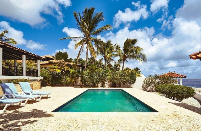 Ocean Villa Crown Court - 2-6 persons.