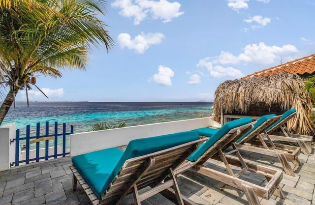 Bonaire Sunset Villa - A divers paradise for 2-10 persons.