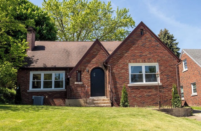 Cozy retreat near the city and beaches !