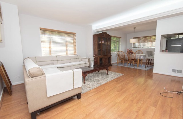 One Room Available in fully furnished shared Town House in Rogers Park Chicago