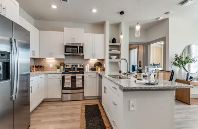 Cozy 2-bed, 1-room is a office space for sleeping apartment WiFi, AC Dallas