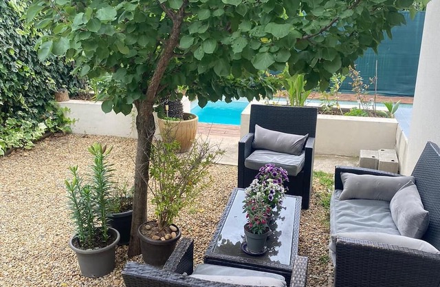 Location 20mn from the beach and 5mn from the freeway entrance