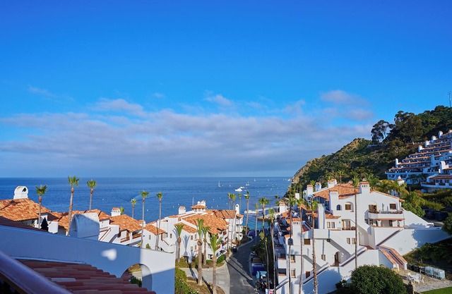 Newly Remodeled Hamilton Cove Condo 2bd/2bth. Street level No Stairs!