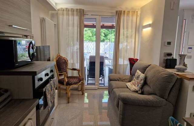 Cozy vacation home a stone's throw from the sea...