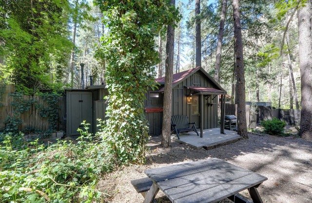 Cozy Sedona Cabin, Steps to Trail & Swimming Hole!