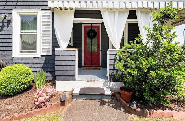 Mermaid Cottage with Hudson River Views