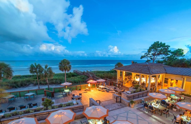 Come stay at this tranquil house for unbelievable golf views!