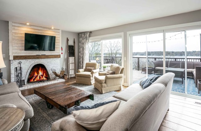 Highland House – 8 BDR Home Sleeps 23! Private Pool, Pet Friendly