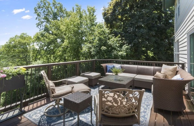 Highland House - Heated Pool, Dock, Sleeps 23!