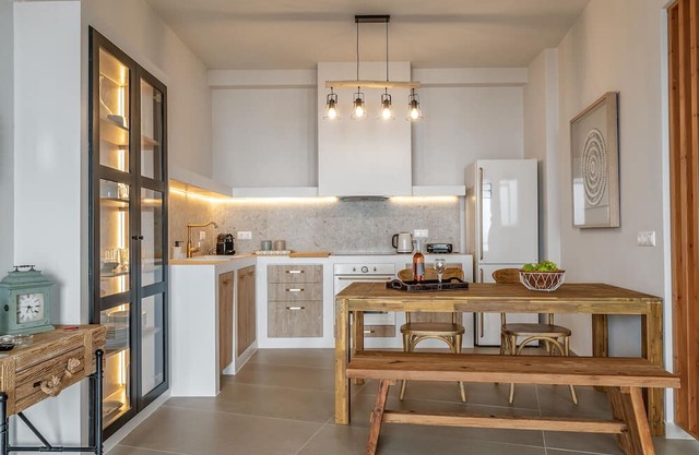 Apartment 'Captain's Koutsi Suite' with Private Terrace, Wi-Fi and Air Conditioning