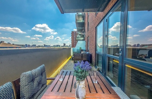 Pass the Keys | Urban retreat near DLR & Canal
