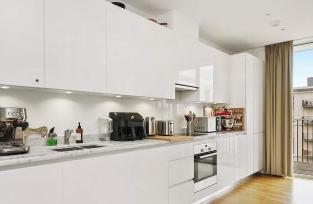 Top Floor 2Bed Penthouse in London-Stratford