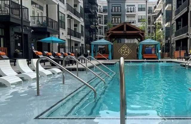 NEW! Near Broadway! Pool+Gym+fire pit+Grill!!
