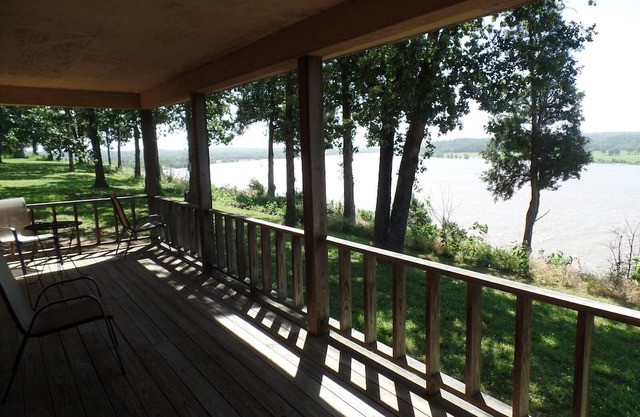 Studio w/ Full Kitchen - Peaceful Place in the Shawnee