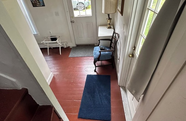 Guest Room w/Bath & Private Entrance - Best Value in Town