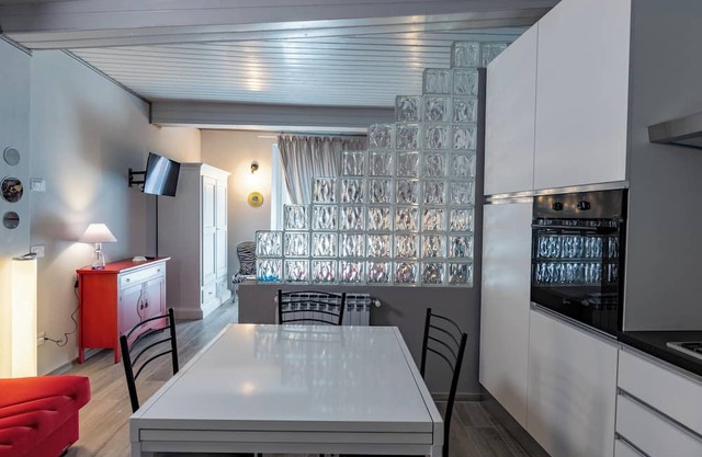 Homerez - Studio, city center, view
