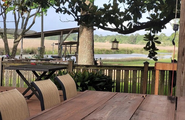 Ocean Springs Bayou-front Villa!