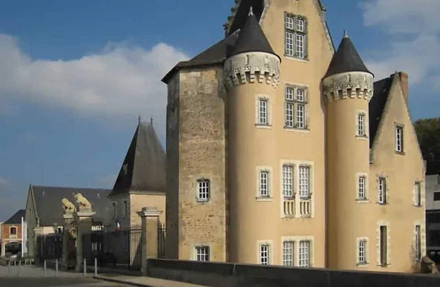 Homerez - Nice house for 6 ppl. with garden and terrace at La Flèche