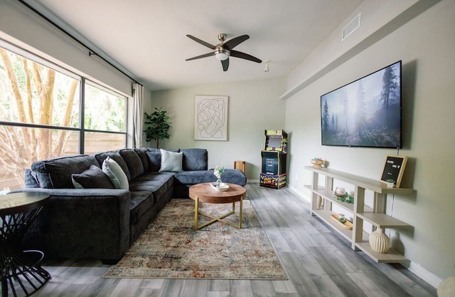 Gainesville Gem: 2/2 Near Shops & Restaurants
