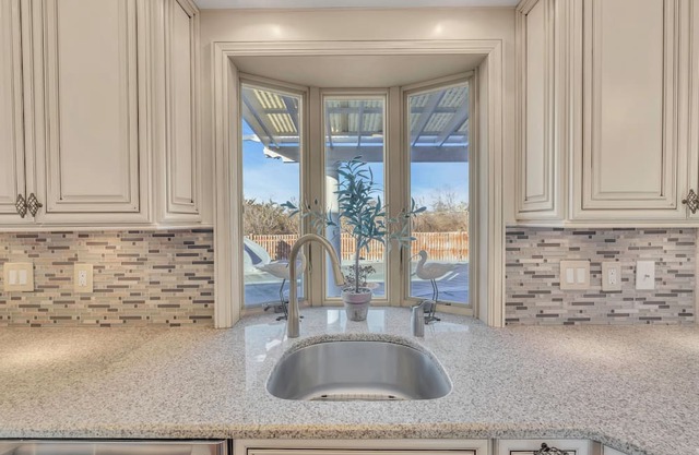 A Mantoloking Summer Escape! - Private Beach Access with a Pool