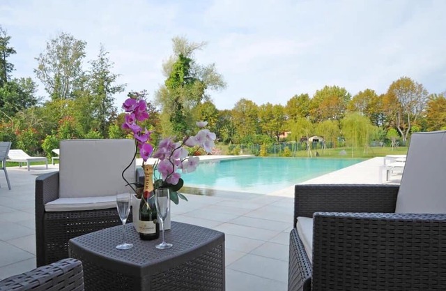 Ideal 5 BR Villa With Pool