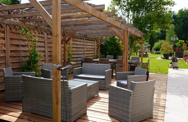Guest House 'Chambre D'hôtes Emeraude' with Shared Pool, Wi-Fi and Air Conditioning