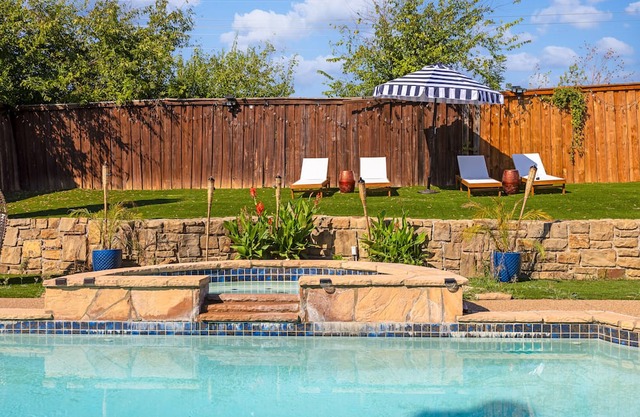 Irving Poolside Paradise!