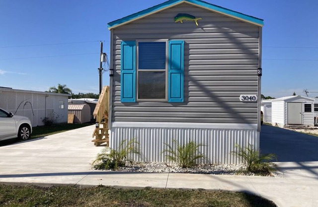 Cozy Cottage Brand New Sebring 2 Bed/1 Bath Special -1195 Monthly