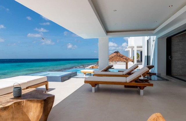 Ultra luxurious Villa with 6 bedrooms!