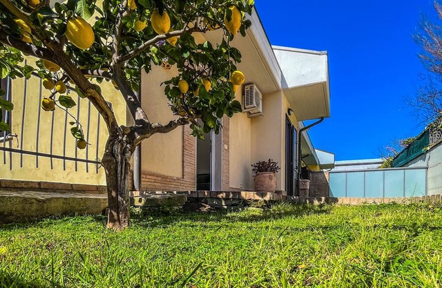 Villa Limone con Giardino a Vasto. Spiaggia a 5min Riserva Naturale