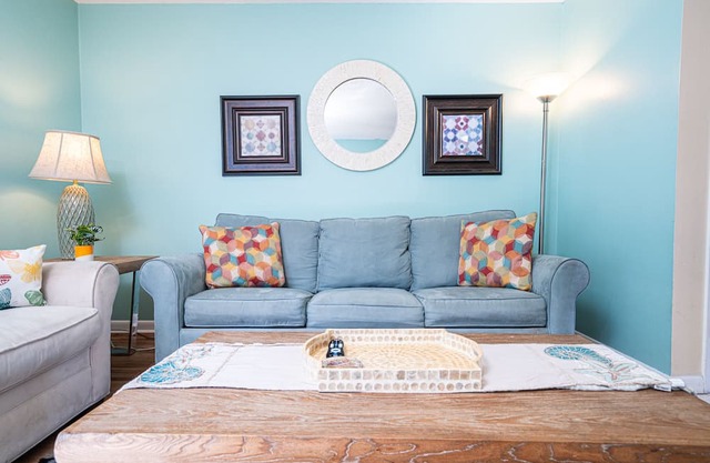 Townhome w Pvt Beach access & free 2 chair set up