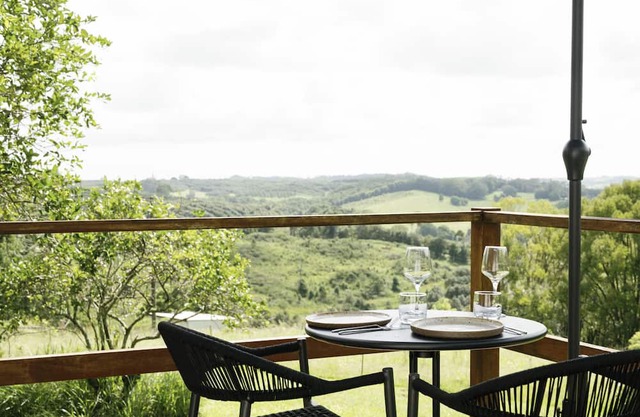 The Honey Barn. Wabi-Sabi Cottage with Byron Hinterland view.