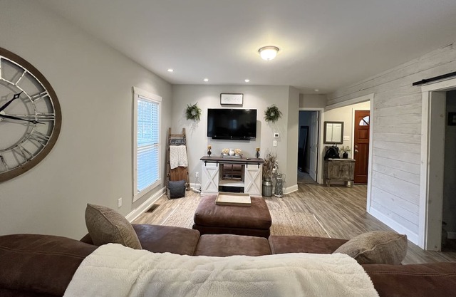 Centrally located a skip from downtown Cincinnati and just North of the Ark!