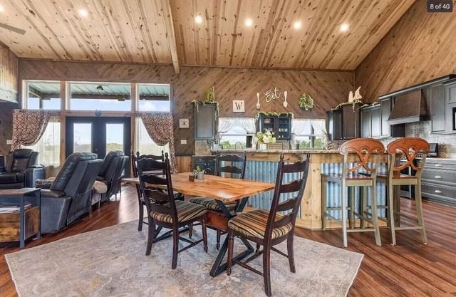 Beautiful Country barn PET friendly Home