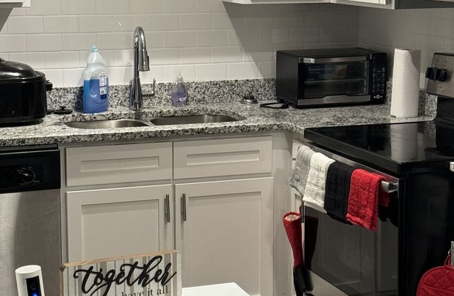 5 Minutes from Crabtree valley mall and wake med