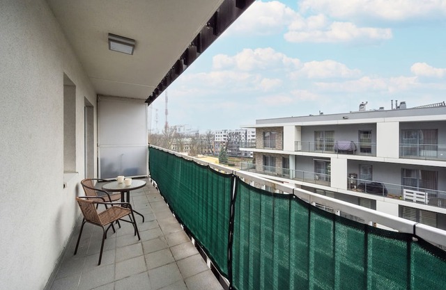 Reymonta 10E | One Bedroom Apartment | 2 People | Furnished Balcony | Parking | Wrocław