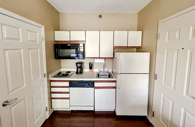 Sleepover: Memorable Studio - Downtown Wichita