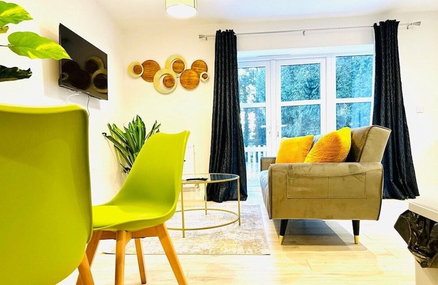 Stylish Dover apt w Castle View