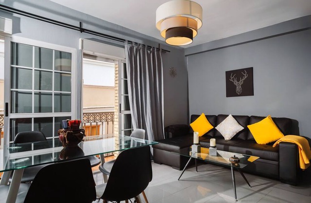 Apartment 'Conde 10' with Balcony, Wi-Fi and Air Conditioning