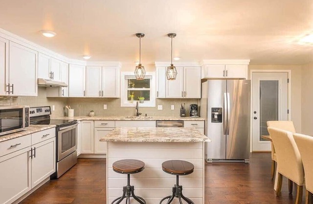 -Ledgeview Luxury - Sleeps 11