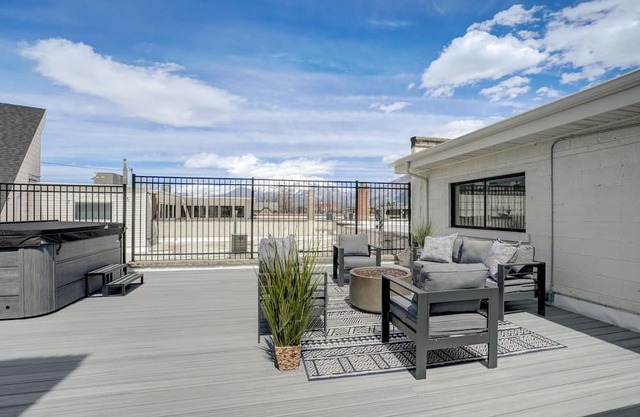 Provo's Walkable Lovely Loft w/ Hot Tub, Firepit, 4 BR 3 Bath