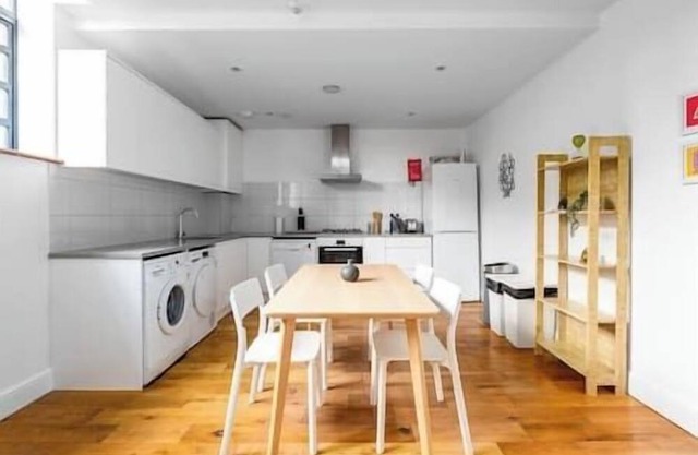 Trendy East London Flat (SH11)