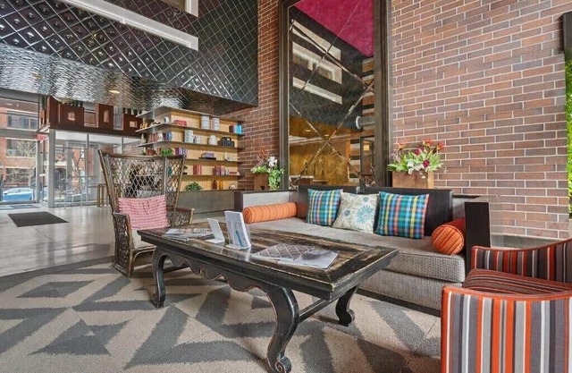 CozySuites Mill District with pool, gym #01