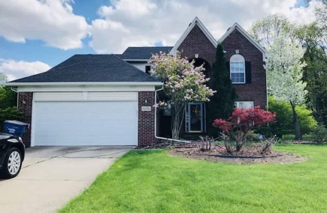 5br/5beds/3ba house near UM stadium, downtown Ann Arbor, with pool table